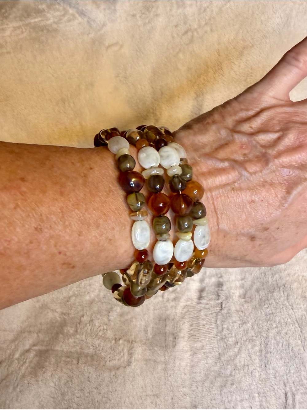 Natural Agate Multi-Strand Stretch Bracelet in Brown and Cream